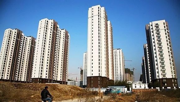 在該房屋取得房屋權證并辦理過戶手續(xù)后