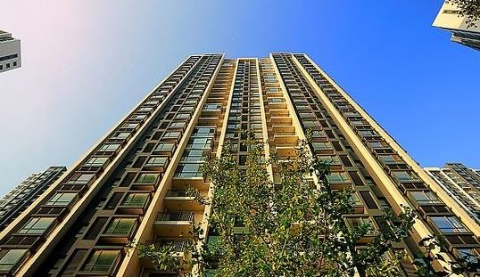 頂樓帶閣樓或贈(zèng)送屋頂露臺的
